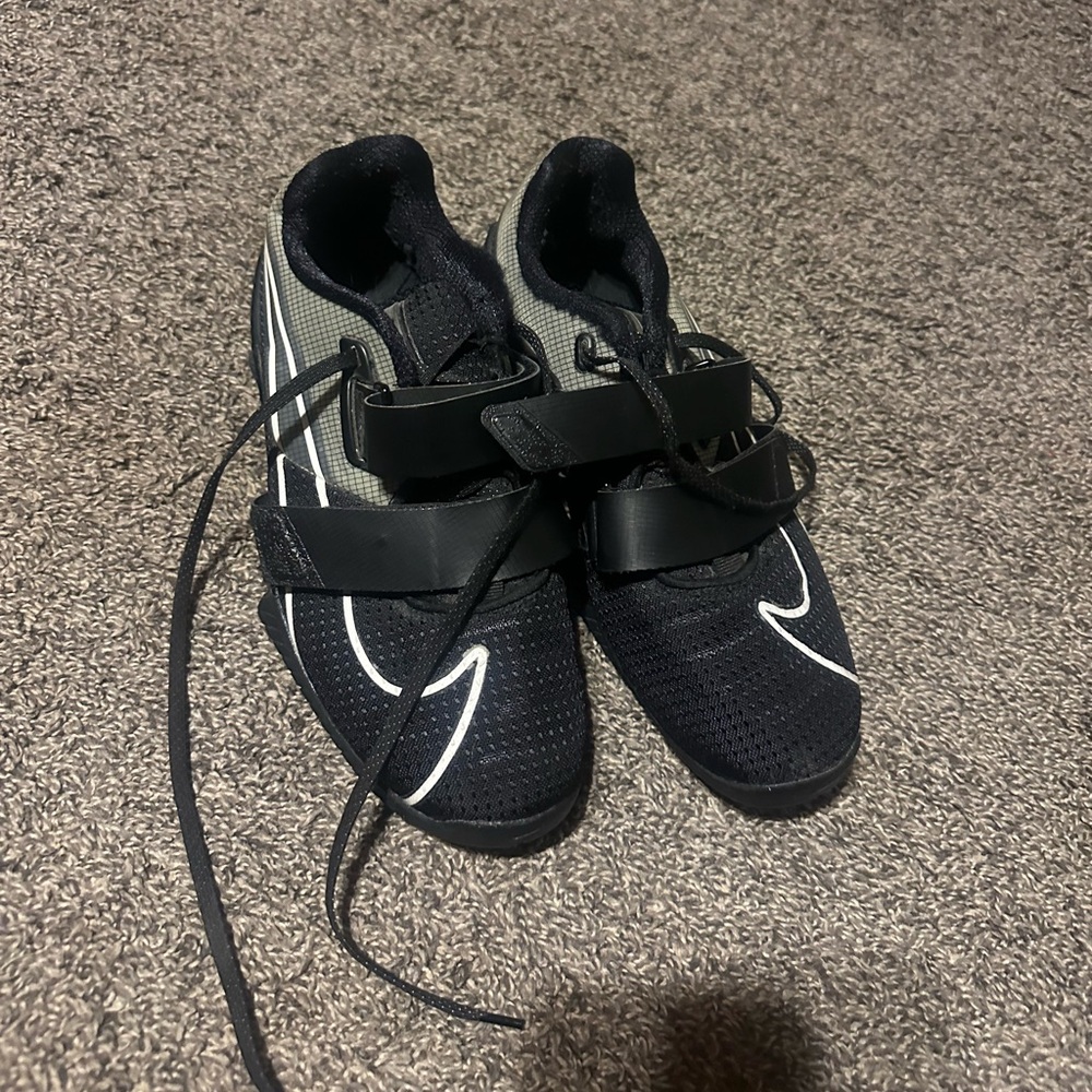 Nike Romaleos 4 Training Shoes - Black and White